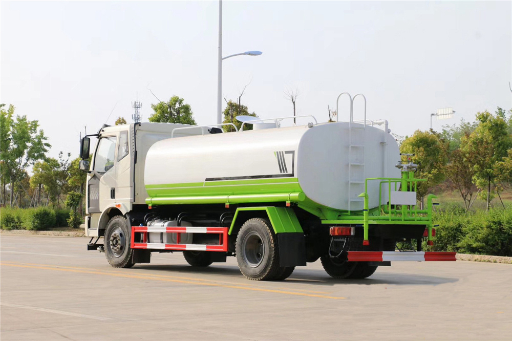 国六13立方解放J6 洒水车